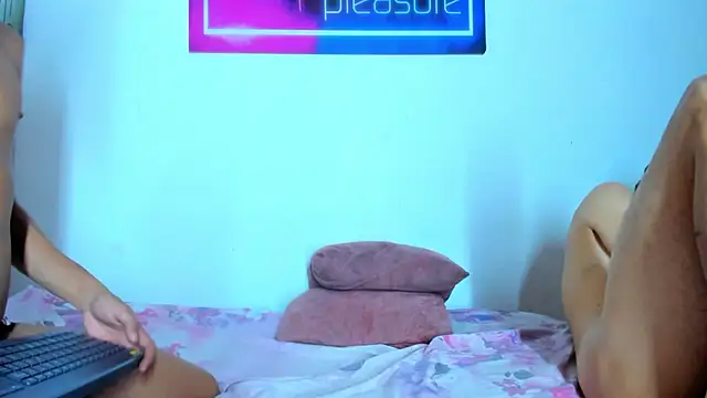 Pleasure_boys_hot Show Webcam