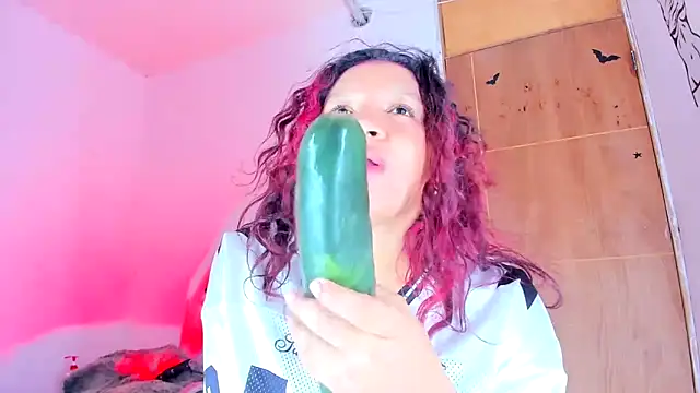 XXX chat uživo modela Emily_Coper18