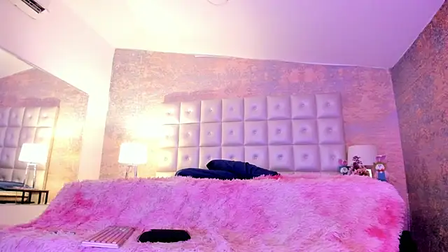 Show modela AntonellaRossi na web-kameri