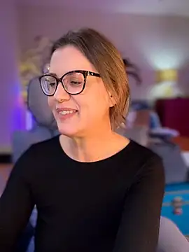 MaiseKnox Show in webcam