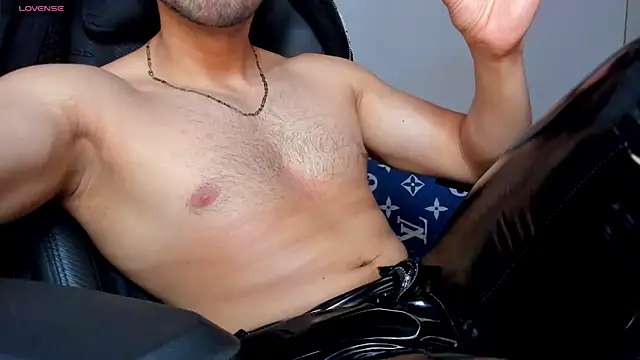 Tommy_Bred Live XXX Chat