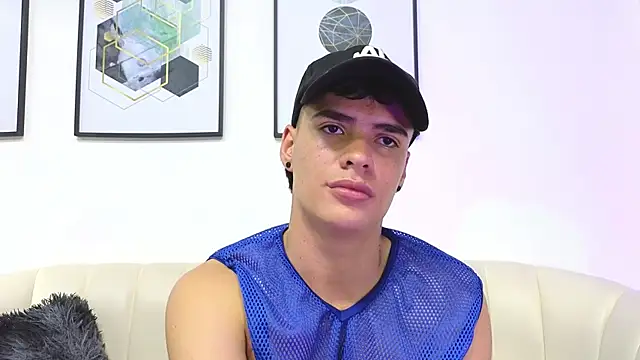 BenitoSaenz's Live XXX Chat