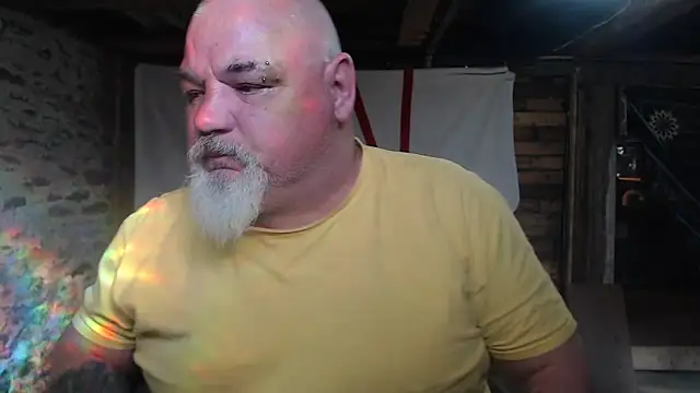 Newfiesausage1972 Show Webcam