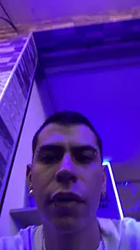 chris_suarezのウェブカメラショー