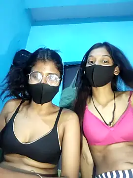 Show modela Aaradhya-Rani na web-kameri