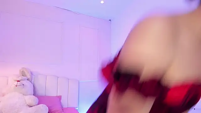 Doll_Isa_: διαδικτυακό σόου στην κάμερα