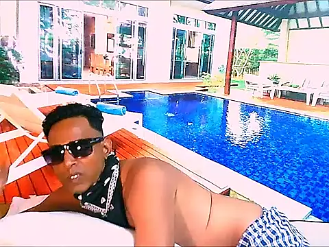 IndianHunk01 Webcam show