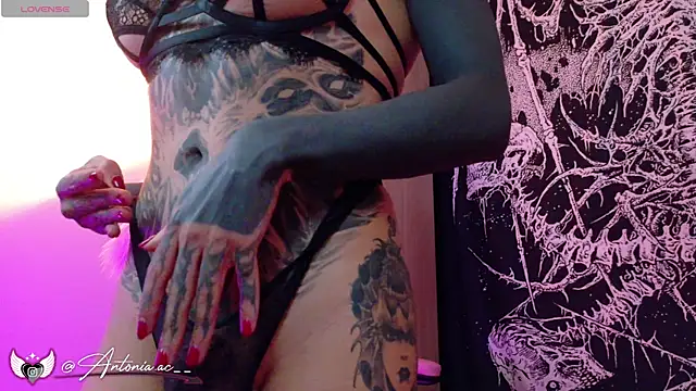 antoniaacxx's Live XXX Chat