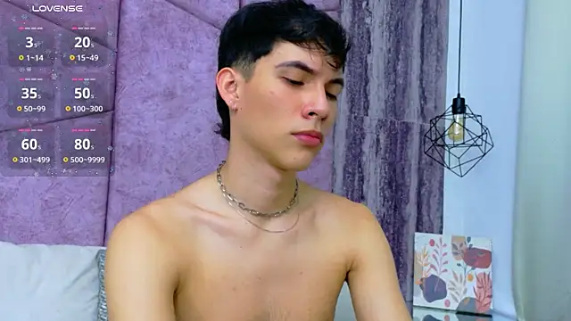 AronTawers' Live XXX Chat
