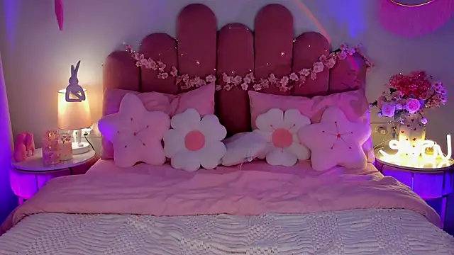 ElsaYoung's Live XXX Chat