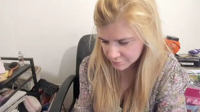 new_but_cute's Live XXX Chat