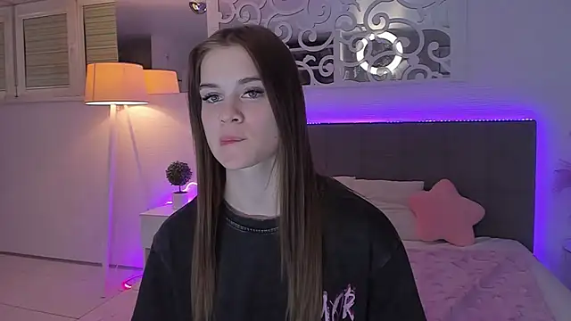 LuisaClover Adlı Modelin Canlı XXX Sohbeti