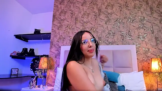 ValkyriaSteel: онлайн-секс-чат