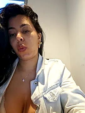 Luianna Adlı Modelin Canlı XXX Sohbeti