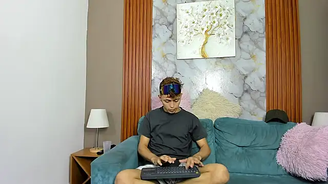 Show modela AVENGER_BOYS2026 na web-kameri