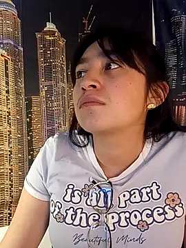 Arielle_lov Show in webcam