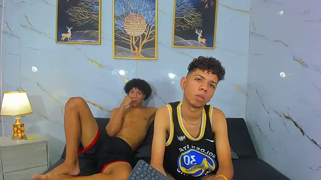 Spicy_guys Chat XXX in diretta