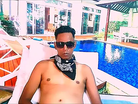 IndianHunk01 Show in webcam