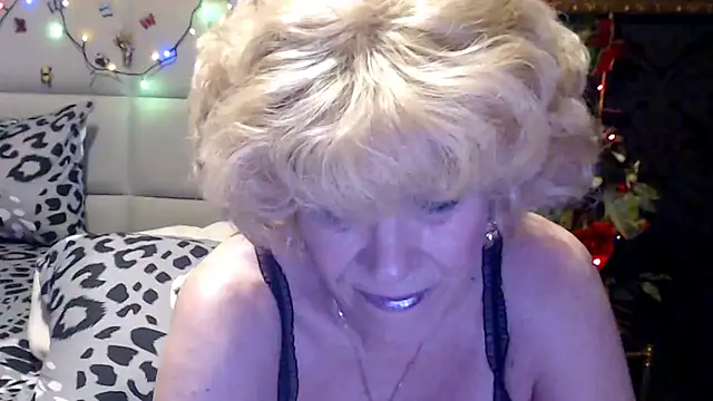 HappyWomanOn 网络视讯表演