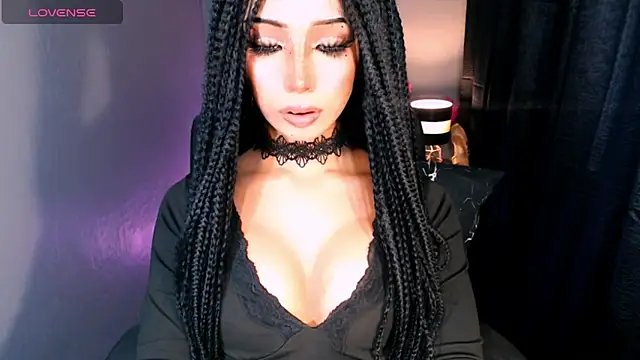 Show modela xUrGoddess_islaCumsAlotx na web-kameri