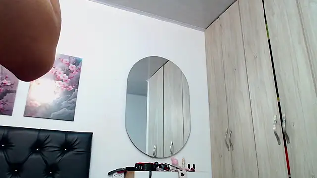 pinky_f00x's Live XXX Chat