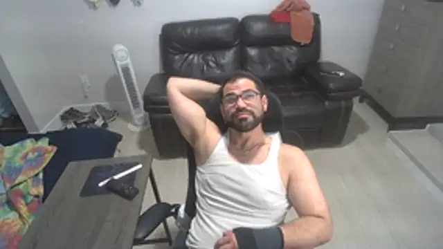 Zander823 Show in webcam