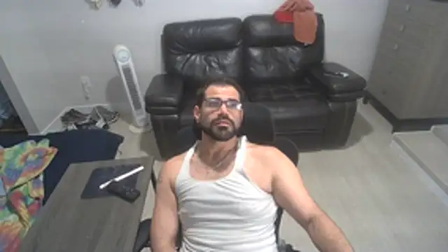 Zander823 Live XXX Chat