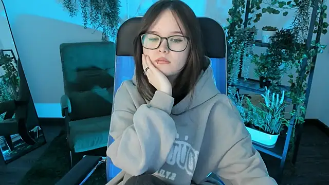 Elainebeness Adlı Modelin Canlı XXX Sohbeti