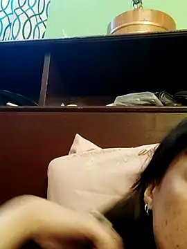 QueenSorealのライブXXXチャット