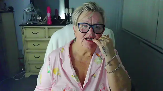 BridgetBlueEyes' Live XXX Chat