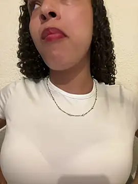 Yasmin777_ Chat XXX in diretta