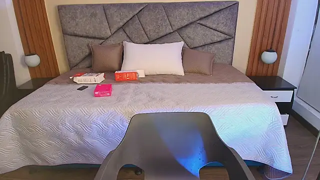 Laracooper_ élő XXX-chatje