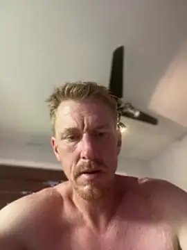 Dgamestrong: διαδικτυακό σόου στην κάμερα