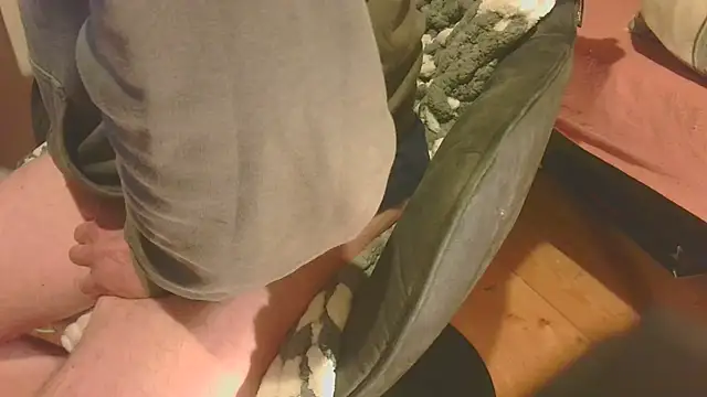 T0Yforeskin 在線直播表演