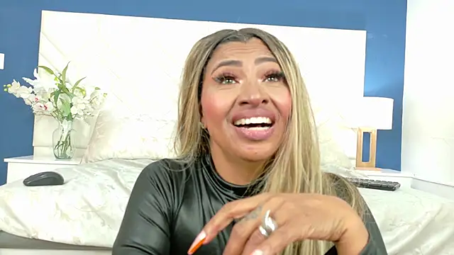 Chat XXX en directo de Kiara_Parker_