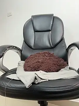 Chatroom XXX en direct de EMILIIA_RICHTER__