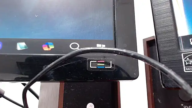 emiliaa_hot Adlı Modelin Canlı XXX Sohbeti