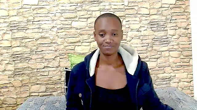 EbonyOlive69 Adlı Modelin Canlı XXX Sohbeti