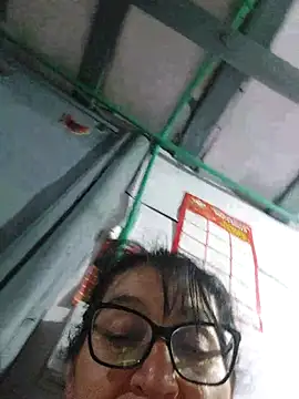 Chat +18 de clarita_01 ao vivo