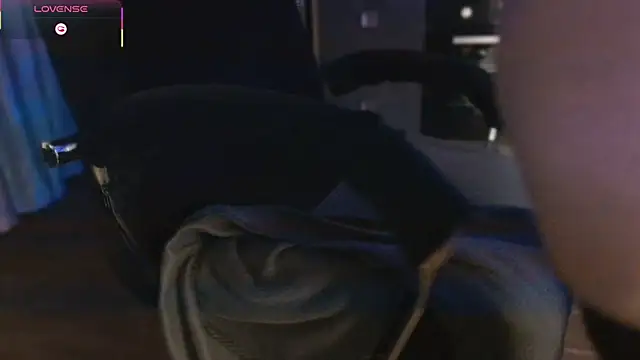 emlana Live XXX Chat