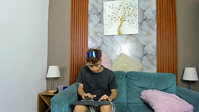 AVENGER_BOYS2026 Show Webcam