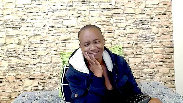 EbonyOlive69 – Naživo XXX chat