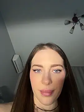 -SweetDi-'s Live XXX Chat