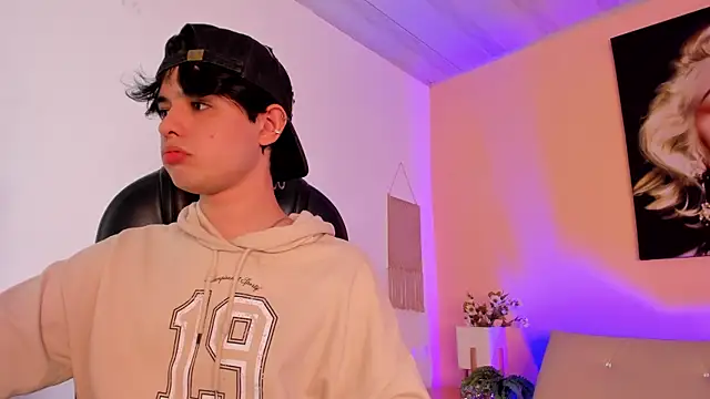 HotThreesoome 라이브 XXX 채팅