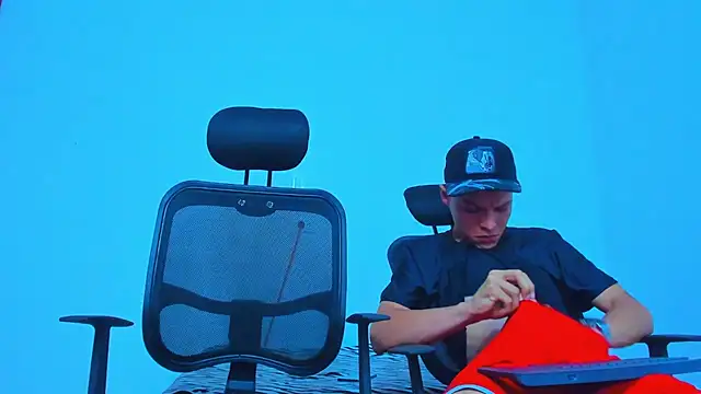 Thomas-Wil's Live XXX Chat