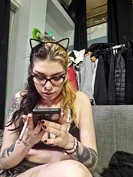 whatevaandissues Webcam-Show