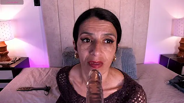 Chat +18 de MissMilf_ ao vivo