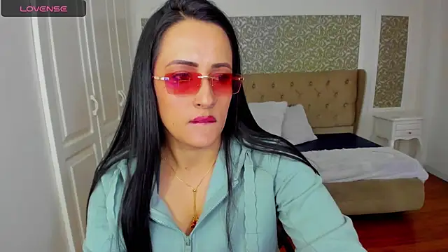 KimWessel_ লাইভ XXX চ্যাট