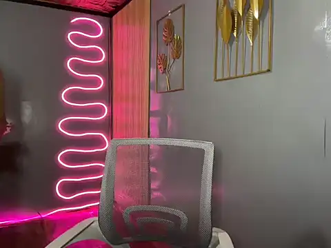 Lovelynikki03 – Kamerová šou