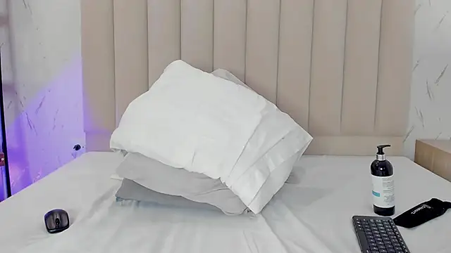 ViolettaRousee_'s Webcam Show